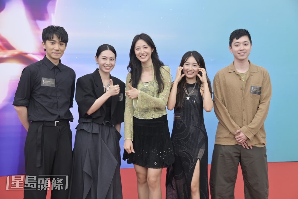 「葵芳」蔡蕙琪與吳肇軒、趙君瑜、KaLin（連花）及筆華棋一起負責頒獎禮上的網絡平台主持。