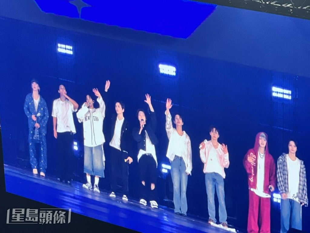 韓國人氣組合 SEVENTEEN 昨晚(28日)再度登陸啟德主場館舉行演唱會。 韓國人氣組合 SEVENTEEN 昨晚(28日)再度登陸啟德主場館舉行演唱會。