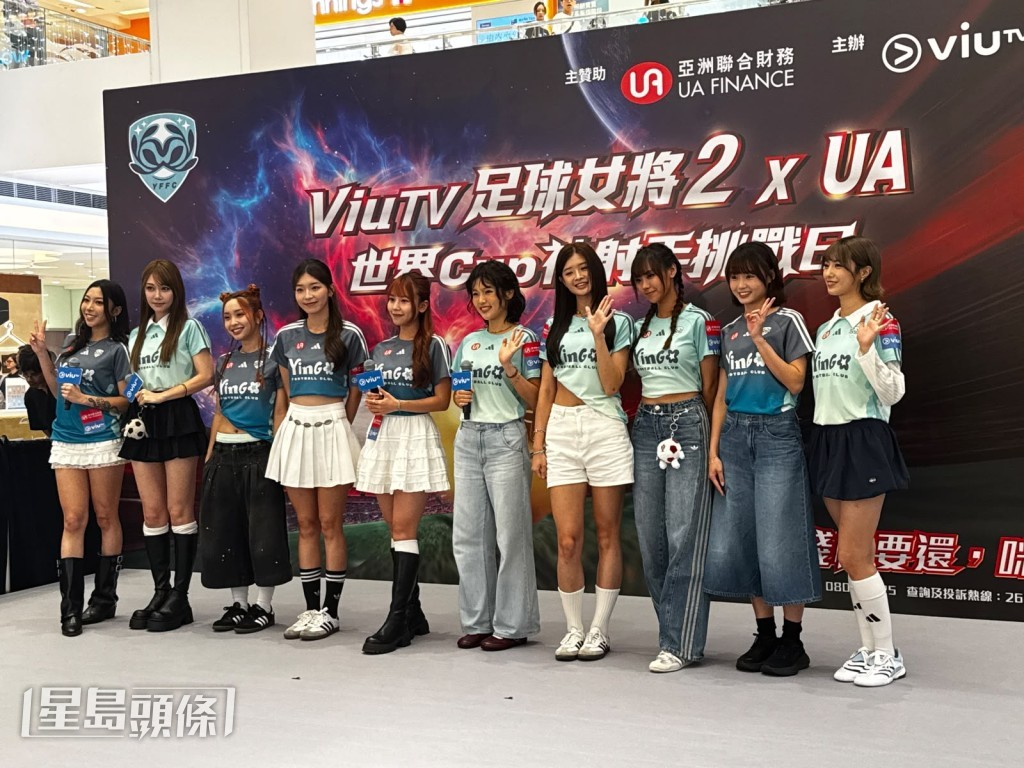 (左起)Wingki、Rose、Tong Ming、Loklam、表妹、Icy、Vian、Faye、Yanyan、Kathy仔 (左起)Wingki、Rose、Tong Ming、Loklam、表妹、Icy、Vian、Faye、Yanyan、Kathy仔