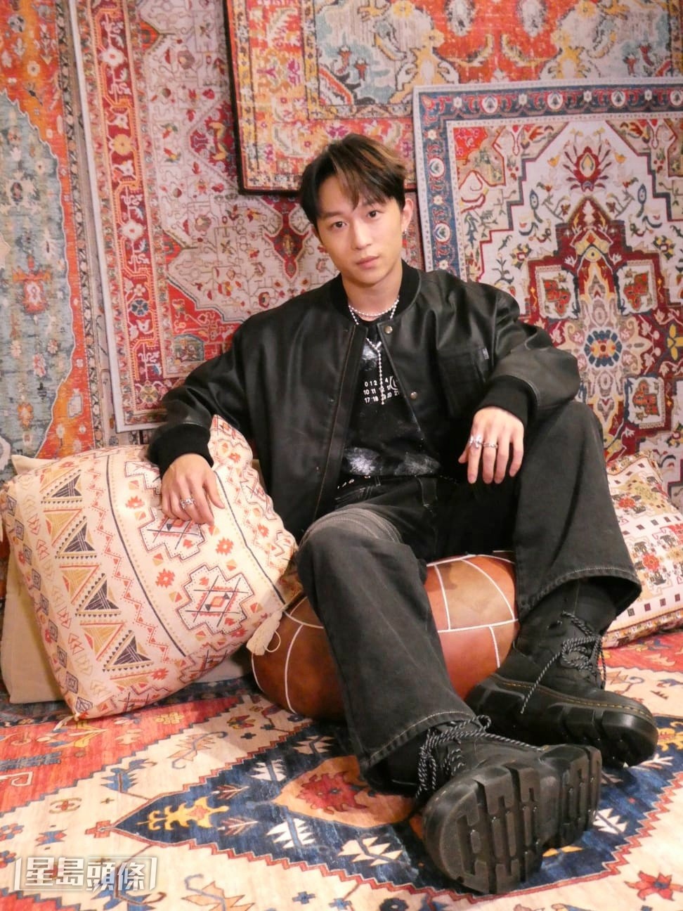 對於《溺愛》的歌詞呈現令人窒息的愛情,TELLER坦言源於自身經歷。 對於《溺愛》的歌詞呈現令人窒息的愛情,TELLER坦言源於自身經歷。
