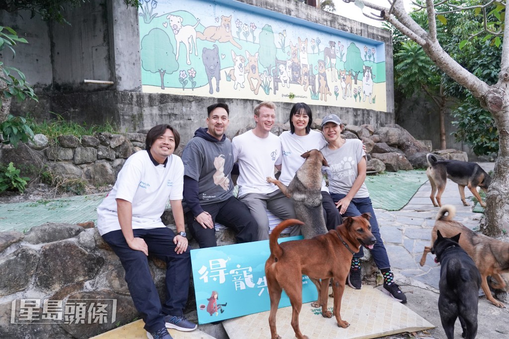 在《得寵先生》中，飾演動物義工「悅娜」的Amy，日前到「浪浪之家」狗舍捐狗糧和物資。