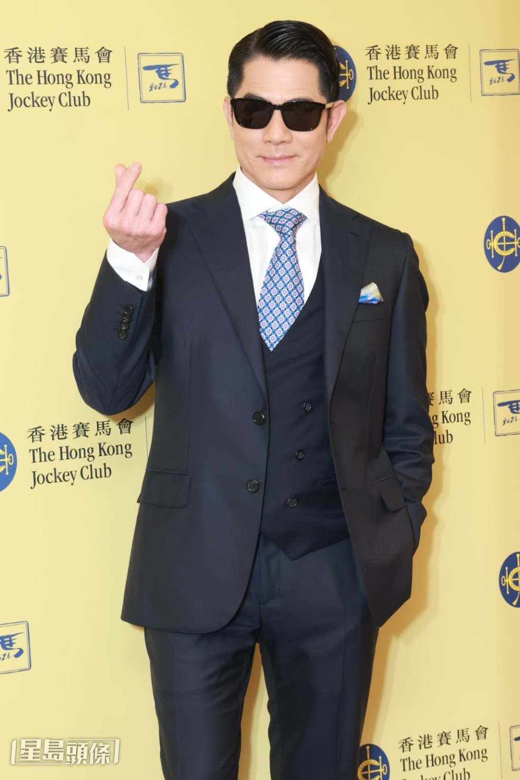 講到農曆年要工作是否無假放？郭富城稱過年也要工作。