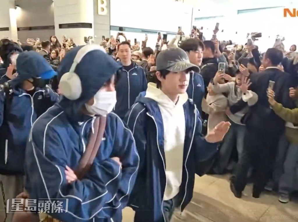 今早,BTS出發到紐約,準備出席23日的粉絲活動。 今早,BTS出發到紐約,準備出席23日的粉絲活動。