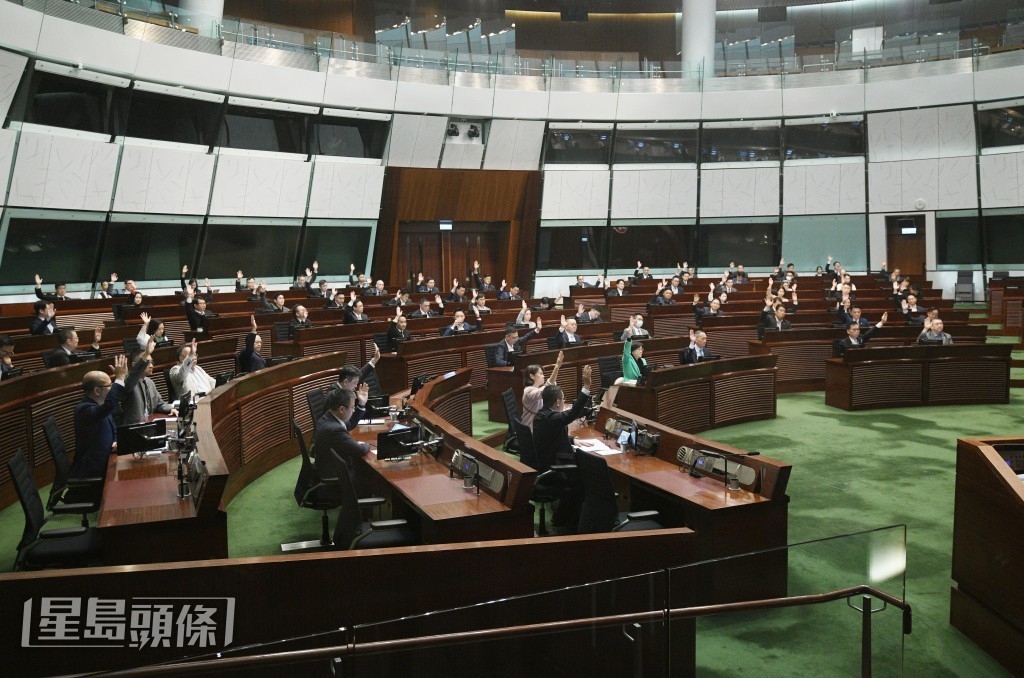 邓炳强指审议过程均依足立法会程序,绝无马虎。资料图片 邓炳强指审议过程均依足立法会程序,绝无马虎。资料图片
