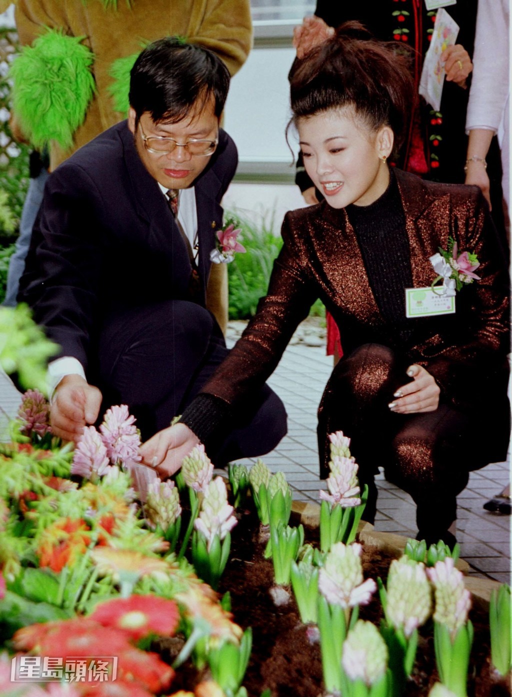 李明慧與鄔友正分手後,嫁給已故著名教育家陳樹渠的幼子陳燿陽,之後誕下一對龍鳳胎。 李明慧與鄔友正分手後,嫁給已故著名教育家陳樹渠的幼子陳燿陽,之後誕下一對龍鳳胎。