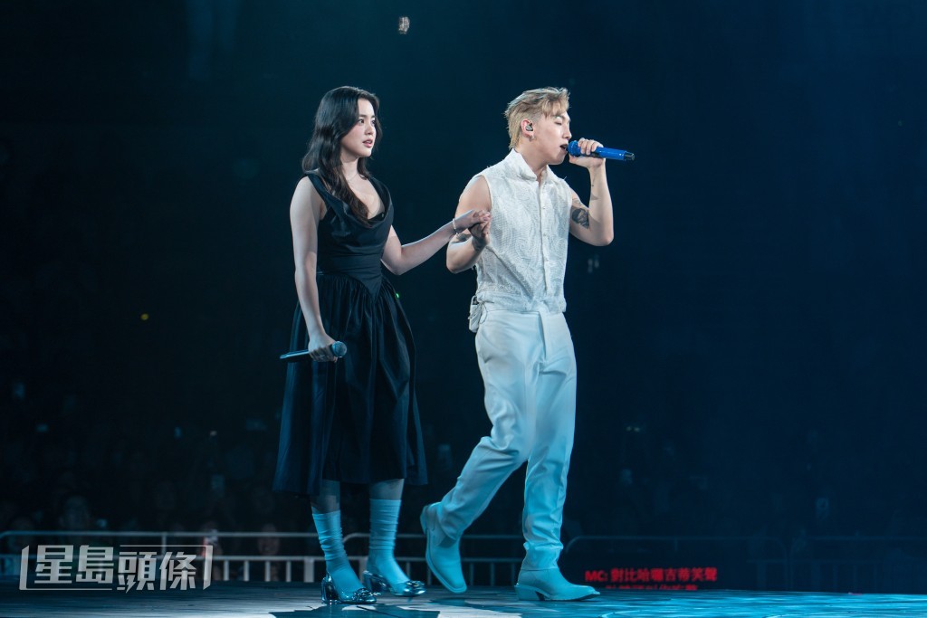 提到她早前擔任MC演唱會嘉賓時遭觀眾粗言對待,她指當時戴著耳機沒聽到。 提到她早前擔任MC演唱會嘉賓時遭觀眾粗言對待,她指當時戴著耳機沒聽到。