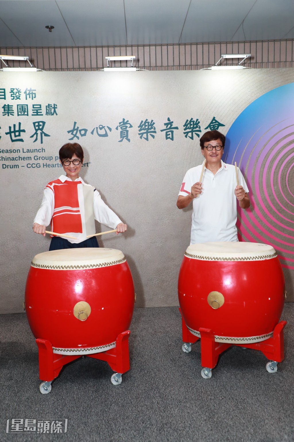 盧敏儀澄清跟李龍基到法庭是有工作做,但並非為王青霞任代表律師,是另一位大律師。 盧敏儀澄清跟李龍基到法庭是有工作做,但並非為王青霞任代表律師,是另一位大律師。