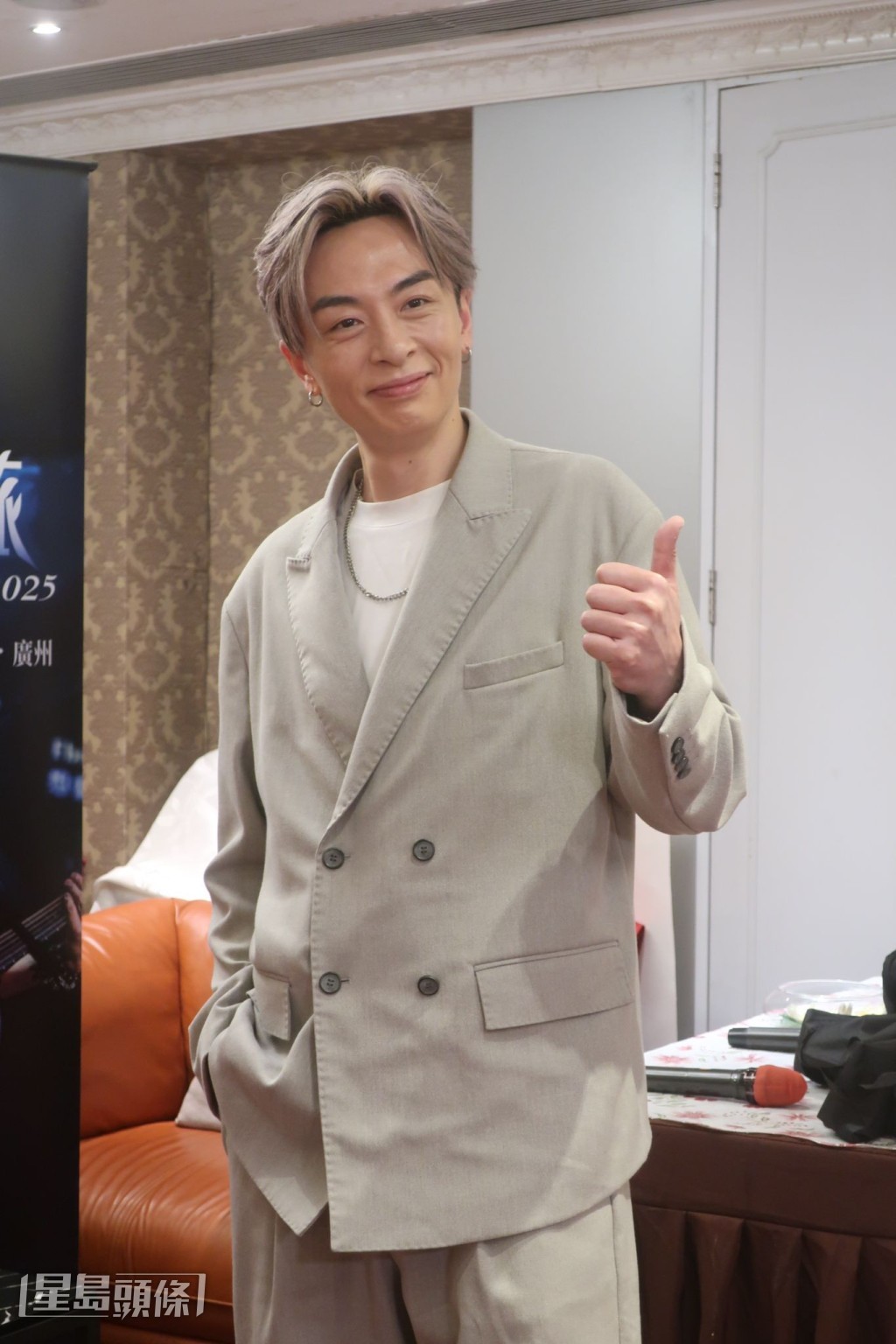 顏志恒就提議可安排魏嘉信做棟篤笑，因對方口才好。