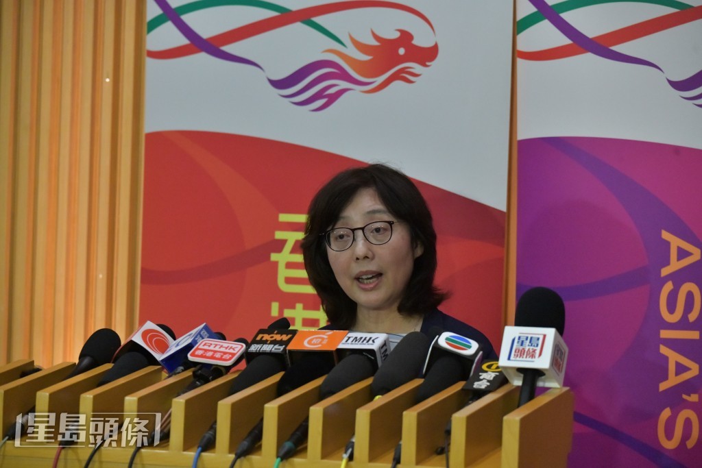 甯漢豪宣布屋宇署拒絕精進建築工程的續牌申請。褚樂琪攝 甯漢豪宣布屋宇署拒絕精進建築工程的續牌申請。褚樂琪攝