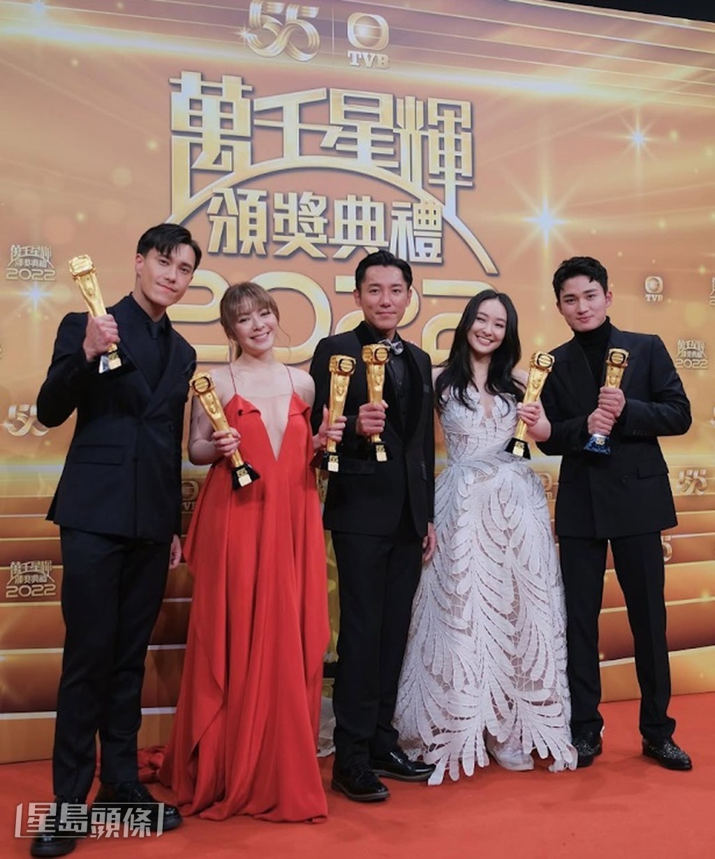 其實周嘉洛與《痞子殿下》拍檔們亦曾勇奪萬千星輝頒獎禮最佳組合獎。