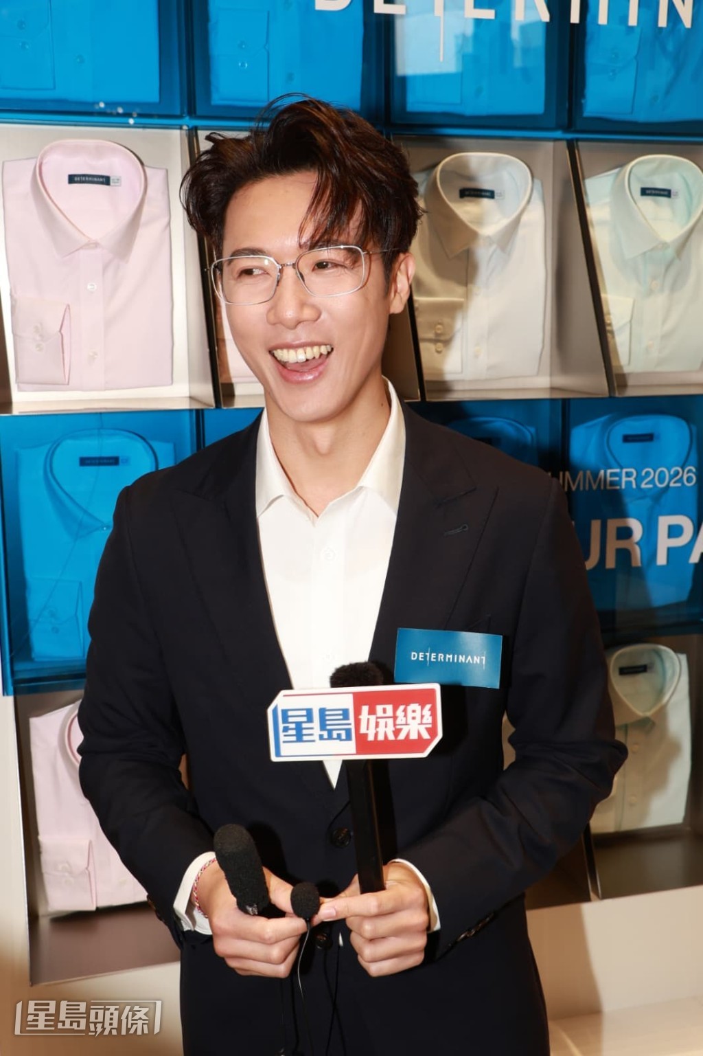Stanley笑指Alina曾經查問前世今生,指他是一隻烏蠅不停追住對方。 Stanley笑指Alina曾經查問前世今生,指他是一隻烏蠅不停追住對方。