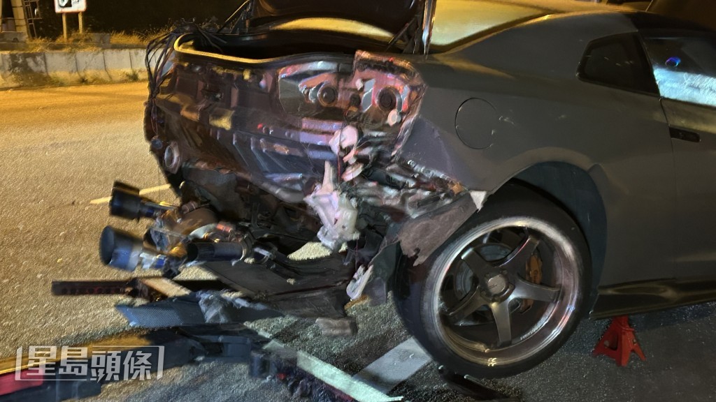 GT-R的車尾亦損毀嚴重。蔡楚輝攝 GT-R的車尾亦損毀嚴重。蔡楚輝攝