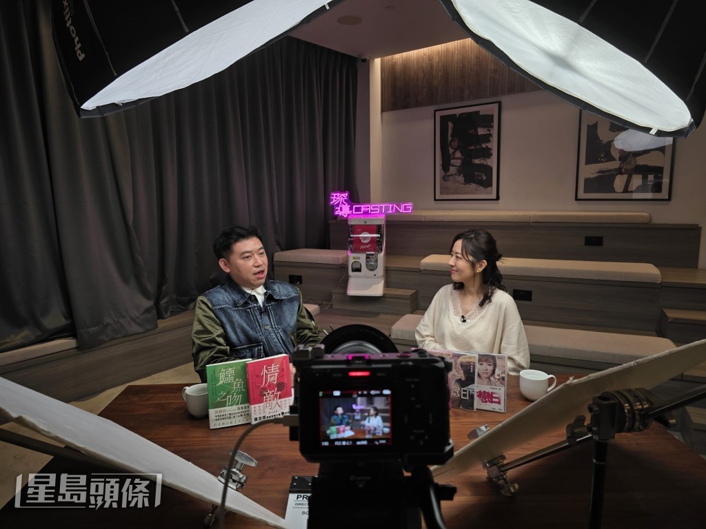 更首度公開陳國邦如何在電話中教她「甚麼都不要想」進入片場。 更首度公開陳國邦如何在電話中教她「甚麼都不要想」進入片場。