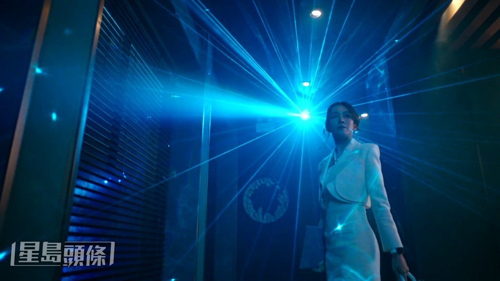 難怪獲封「行走的人肉衣架」。