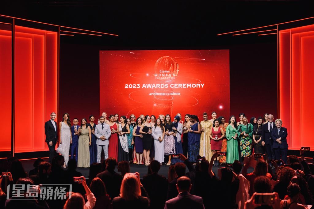 32位得獎者在2023年度「卡地亞女性創業家獎」頒獎禮上聚首一堂。