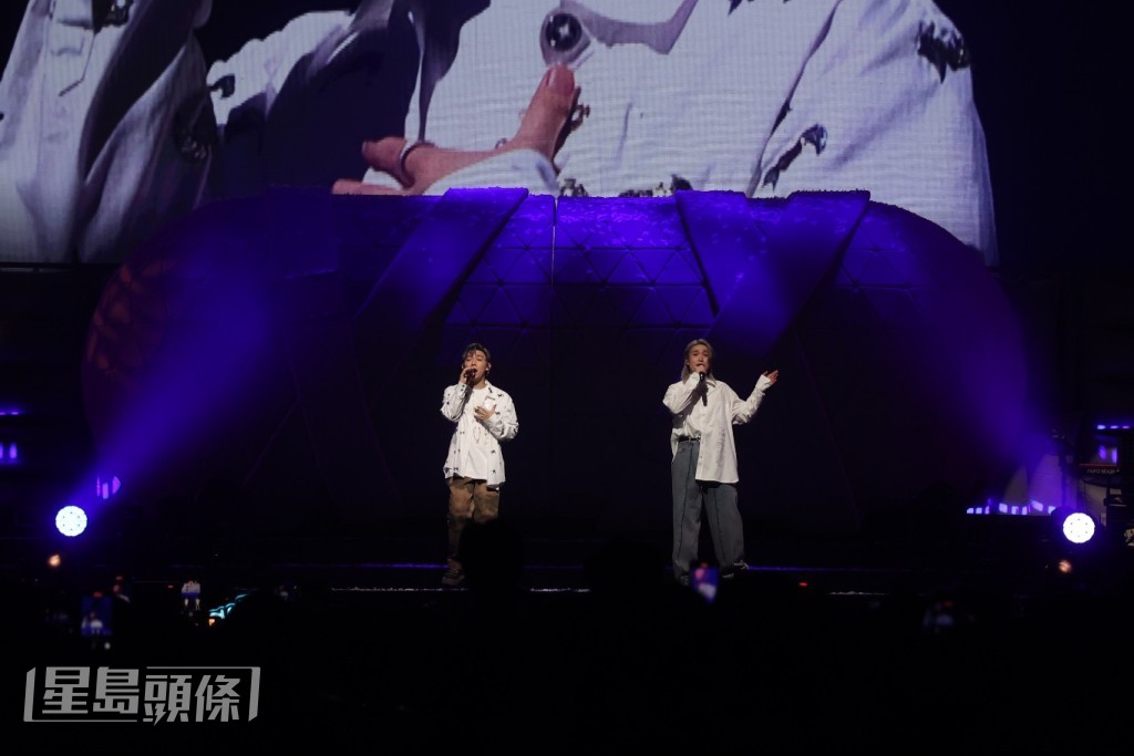 最后以《人类群星闪耀时》为演唱会作结。