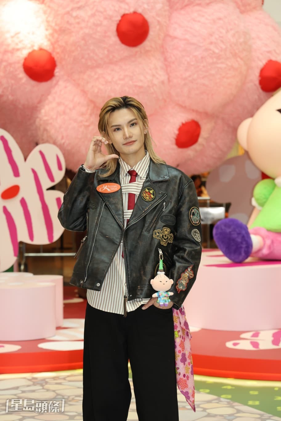 对于Stanley宣布与女友Alina订婚 ，Jeremy恭喜对方。