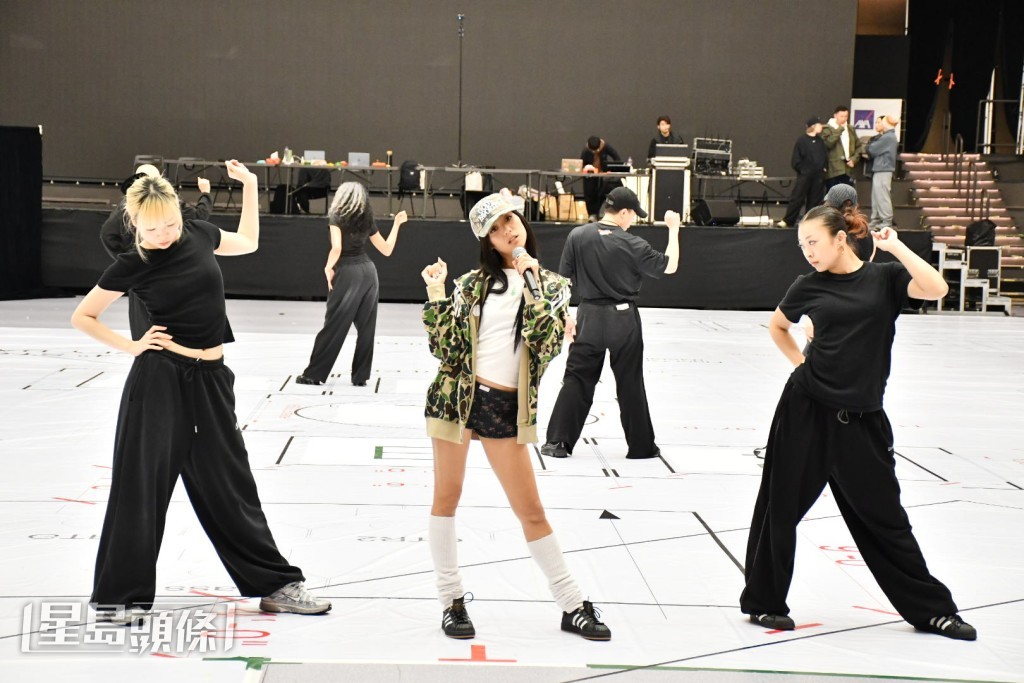 提到演唱會延遲售票可有影響銷售情況？她表示宣傳各方便都要再調整，所以宣傳大減。