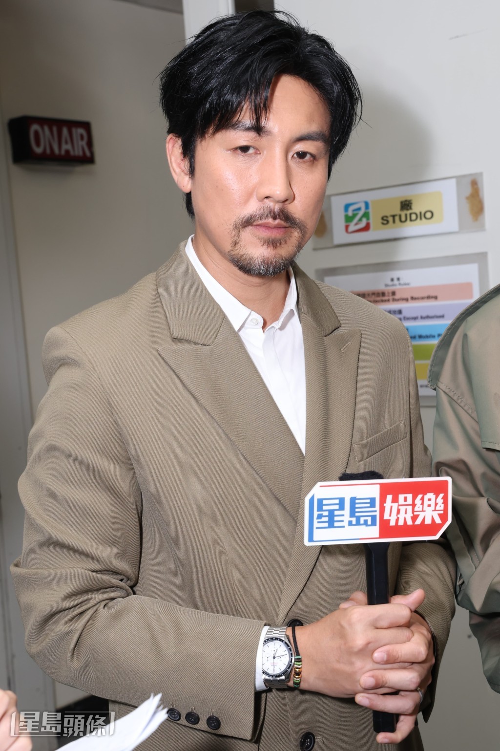 Shaun笑言練歌時被嚴格的女兒嘲笑走音。 Shaun笑言練歌時被嚴格的女兒嘲笑走音。