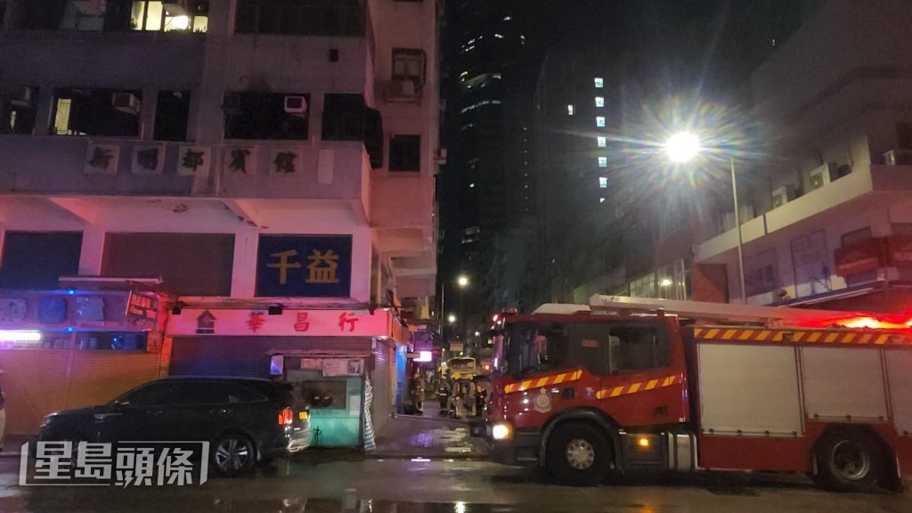 旺角弼街38至44A號一個單位冒煙起火。黎志偉攝
