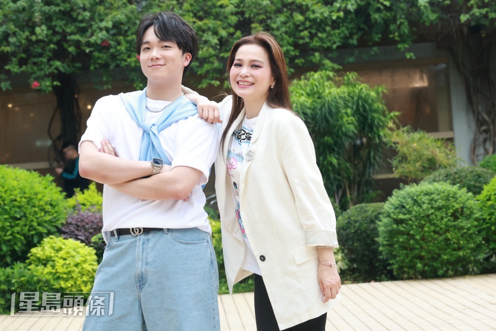 何晉樂、樊亦敏因在《愛·回家之開心速遞》中演母子，故此戲內戲外都培養出「母子情」。