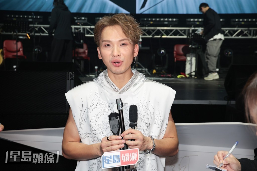 完騷後,吉吉表示對演出滿意。 完騷後,吉吉表示對演出滿意。
