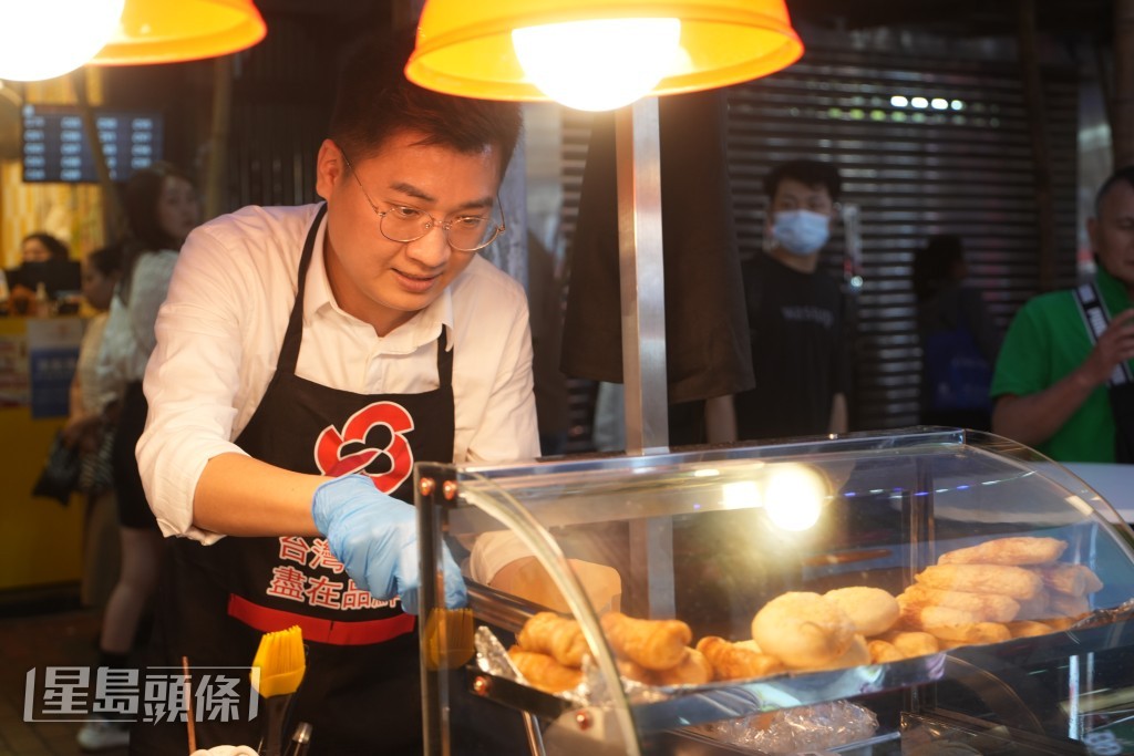 有攤檔賣台灣美食。劉駿軒攝 有攤檔賣台灣美食。劉駿軒攝