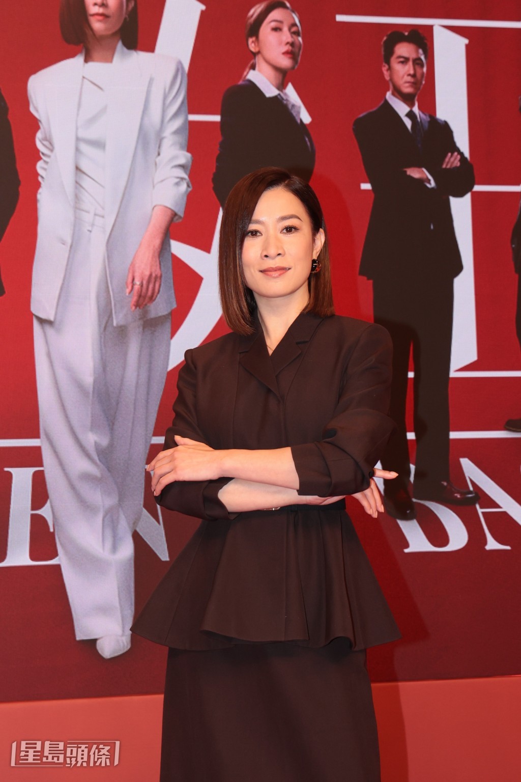 她笑言覺得「老豆」現正翹住腳等睇她的新劇。 她笑言覺得「老豆」現正翹住腳等睇她的新劇。