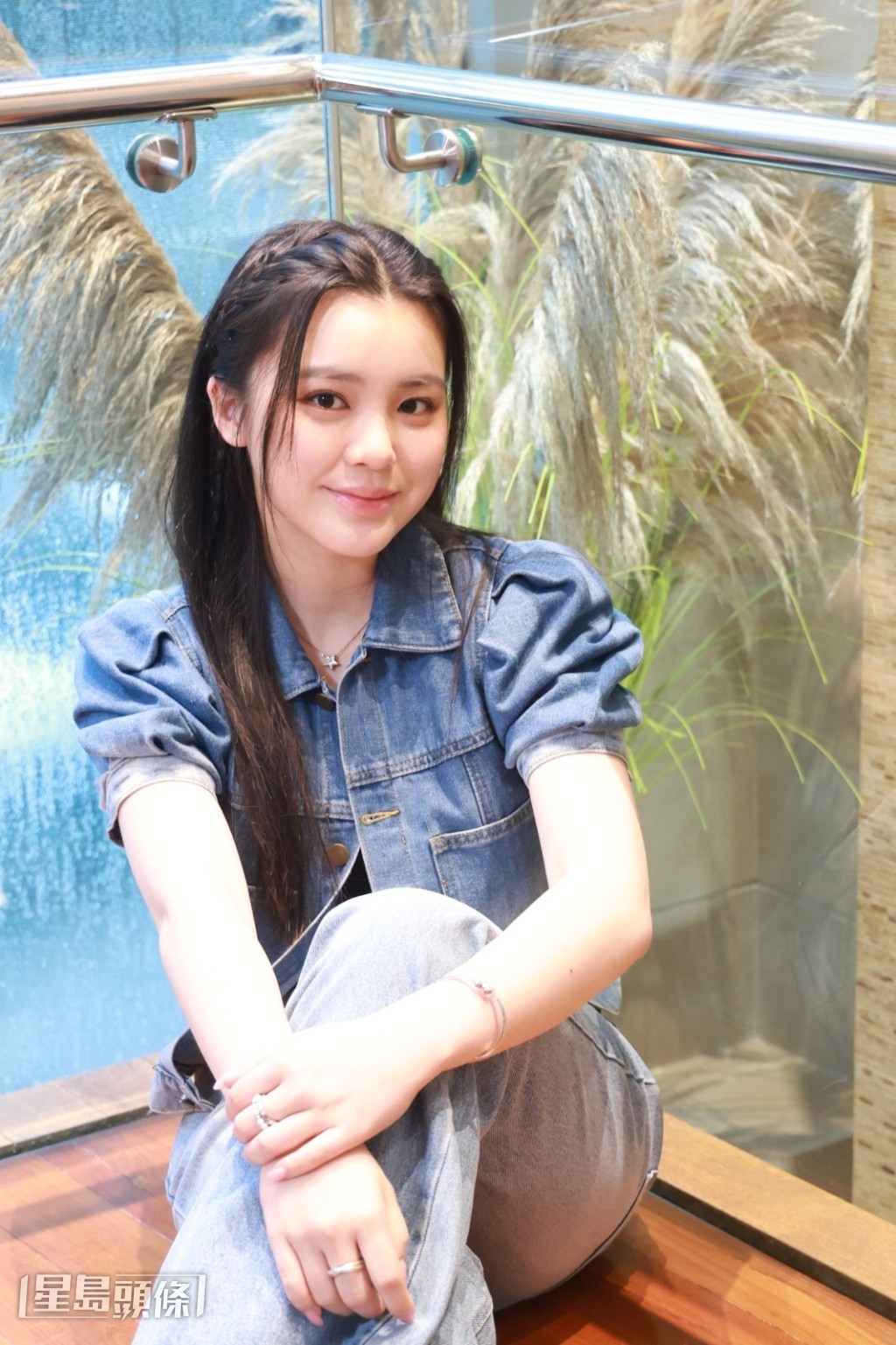 姚焯菲入行5年,就舉行首個個人演唱會,坦言開心得來又覺得太𥤮然。 姚焯菲入行5年,就舉行首個個人演唱會,坦言開心得來又覺得太𥤮然。