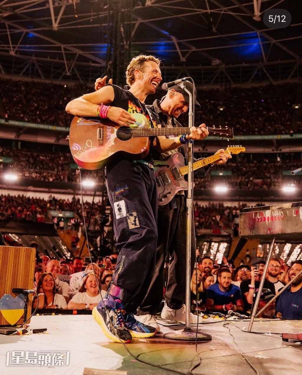 Coldplay 7月在波士頓開騷時意外捉姦