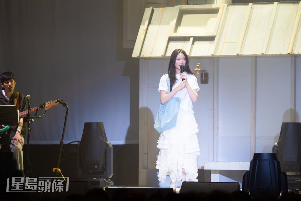 Cloud說:「好開心完成咗兩場演唱會,亦好開心見到台下觀眾。」 Cloud說:「好開心完成咗兩場演唱會,亦好開心見到台下觀眾。」