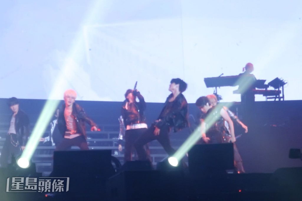 TREASURE分別唱《KING KONG》、《I WANT YOUR LOVE》等幾首冧歌。 TREASURE分別唱《KING KONG》、《I WANT YOUR LOVE》等幾首冧歌。