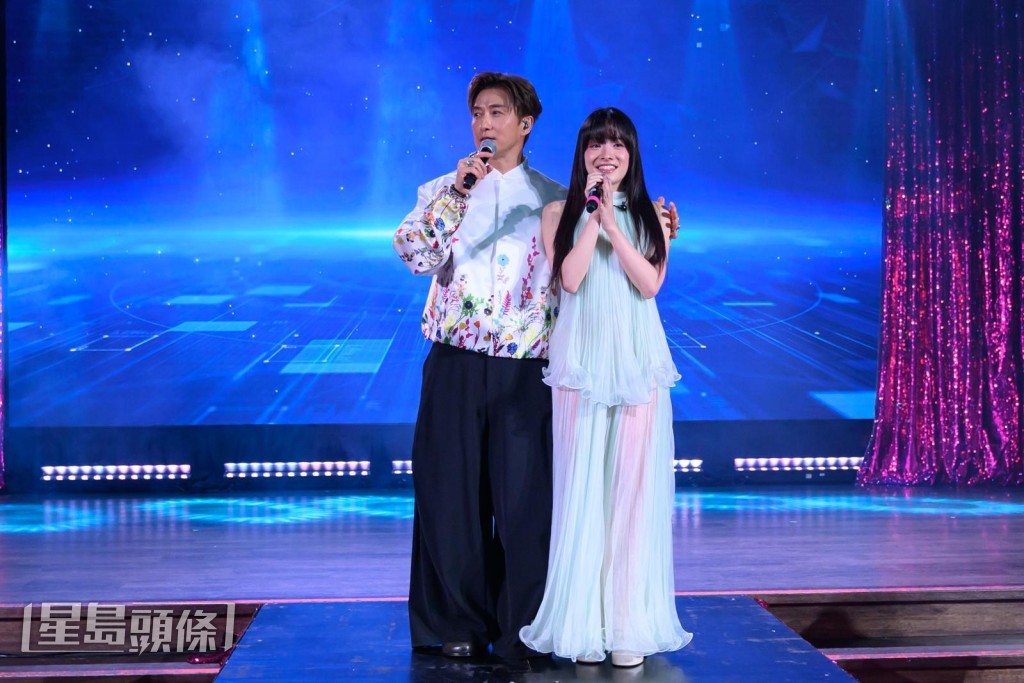 山聰找來去年《聲秀》亞軍柯雨霏擔任表演嘉賓。 山聰找來去年《聲秀》亞軍柯雨霏擔任表演嘉賓。