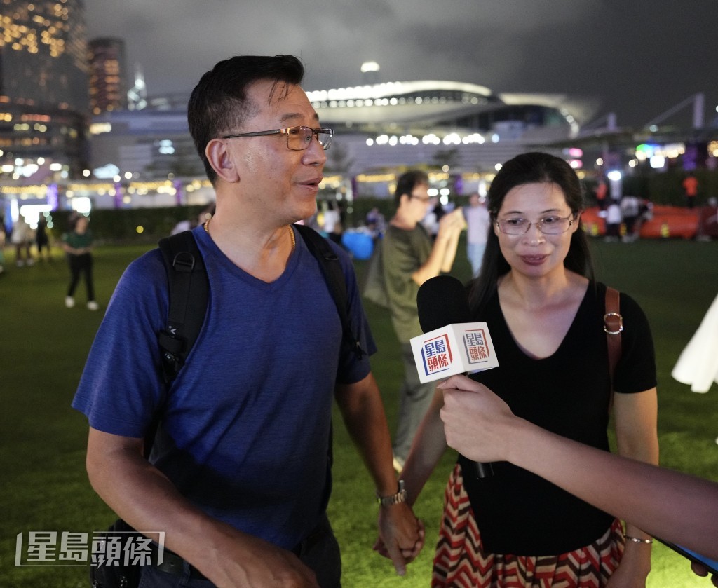 钟先生指政府多办活动可吸引市民外出消费。苏正谦摄 钟先生指政府多办活动可吸引市民外出消费。苏正谦摄