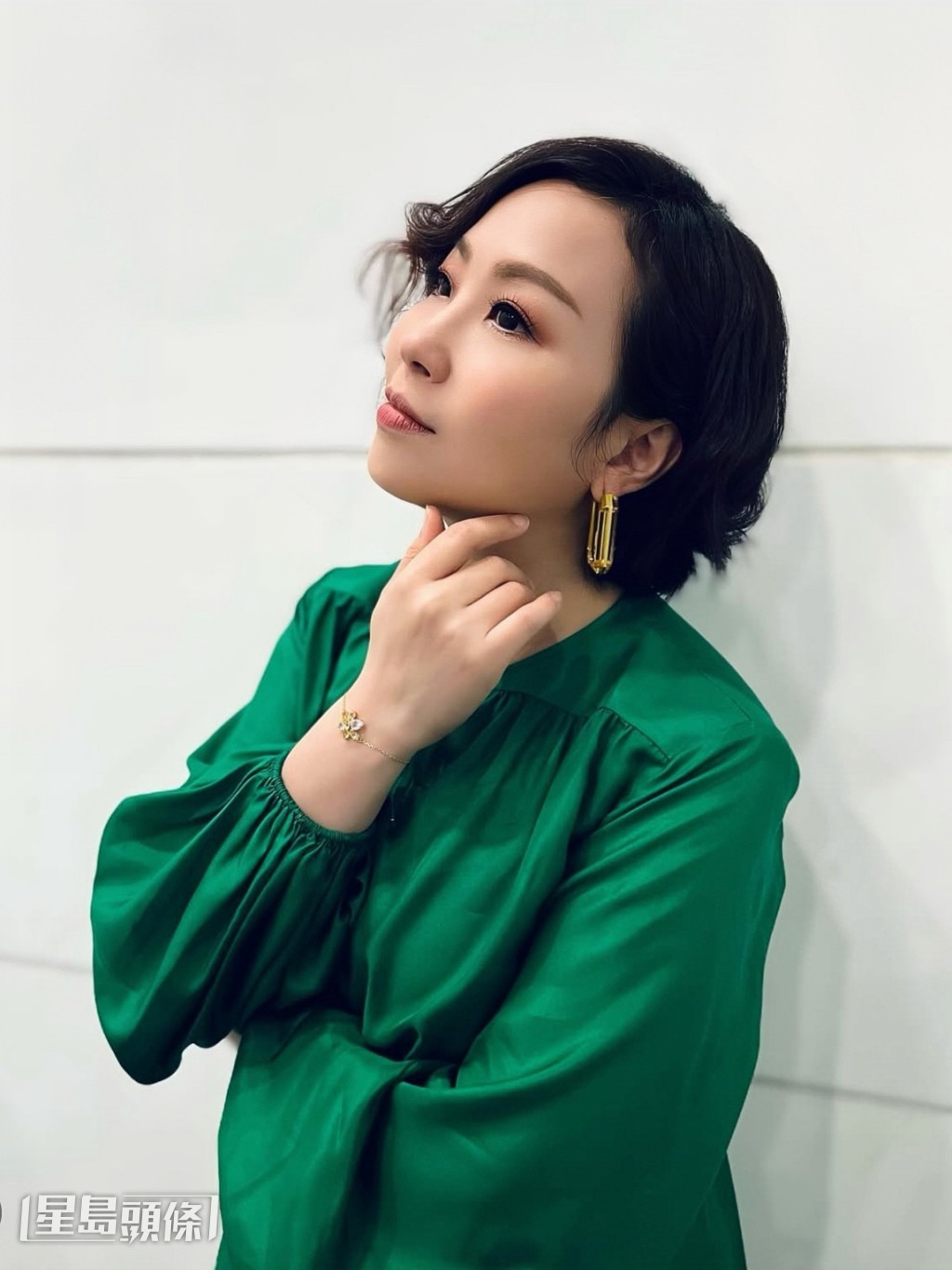 蝦頭以港式荒誕劇情，既瘋狂又真實地呈現現代戀愛困境。