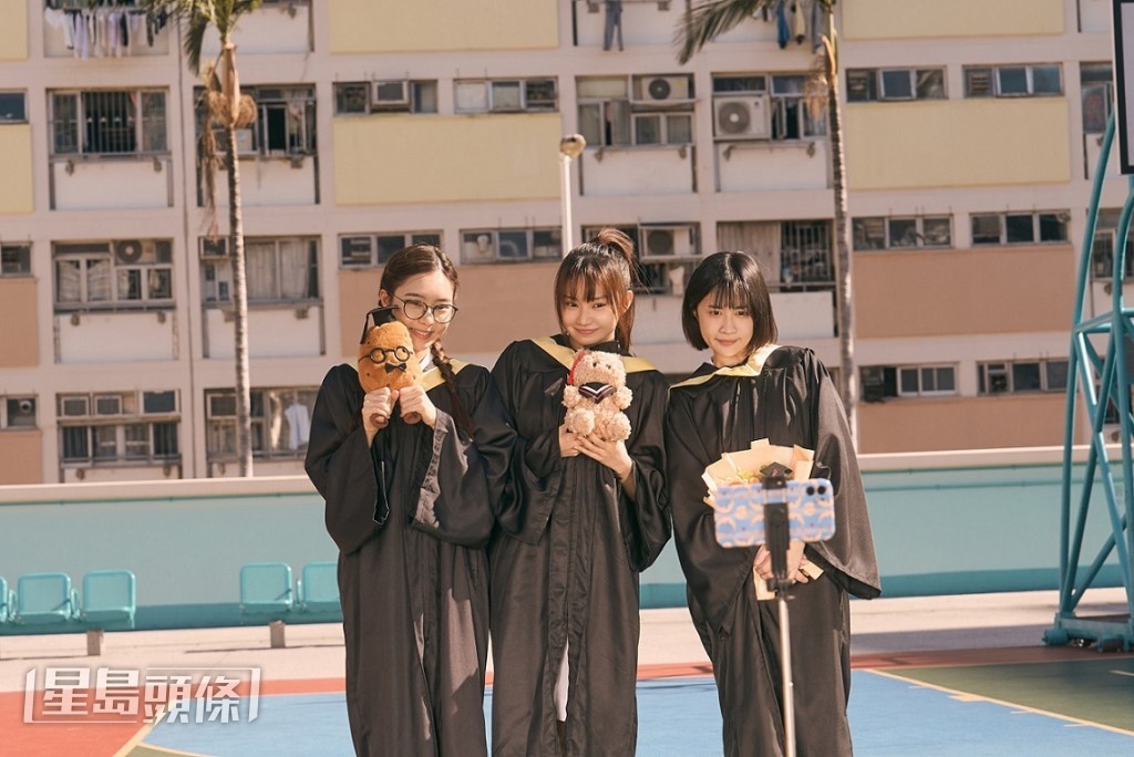 在《日落下的彩虹》中,許軼、葛綽瑤、Sica三人首次合作演閨蜜。 在《日落下的彩虹》中,許軼、葛綽瑤、Sica三人首次合作演閨蜜。
