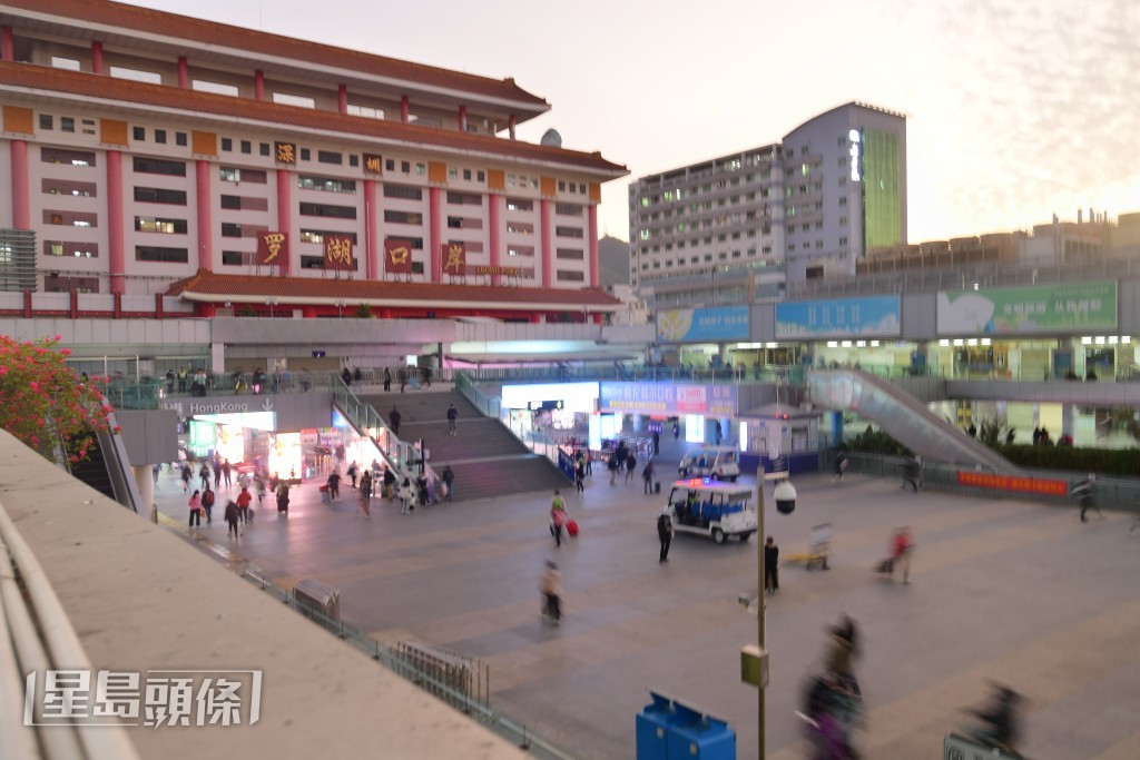 本港自通关后,不少市民都会趁周末及长假期北上游玩。资料图片 本港自通关后,不少市民都会趁周末及长假期北上游玩。资料图片