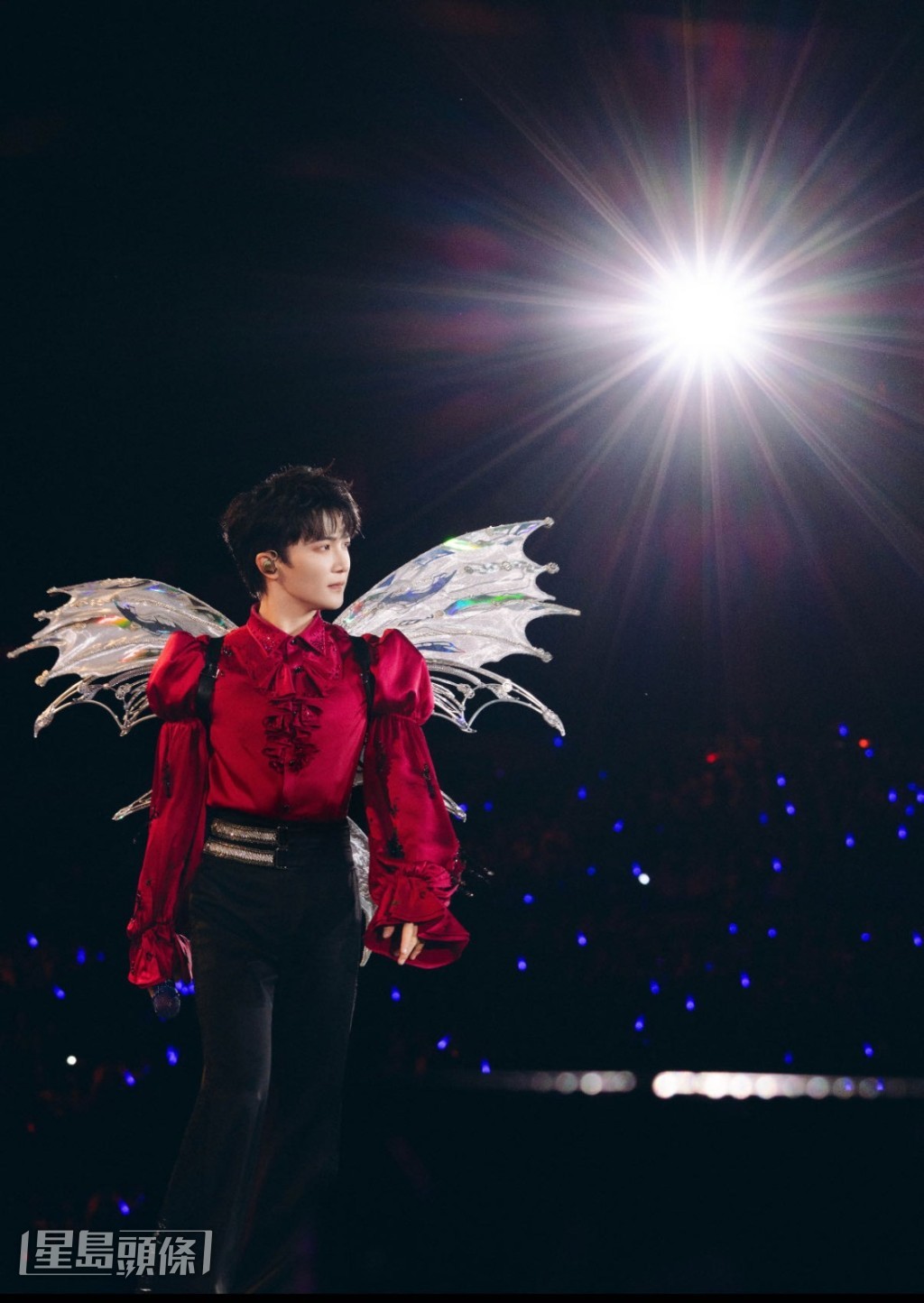 對於首次來港開騷便能進軍「巨星聖地」啟德體育園,周深在微博發文大表興奮及大力感謝粉絲支持。 對於首次來港開騷便能進軍「巨星聖地」啟德體育園,周深在微博發文大表興奮及大力感謝粉絲支持。