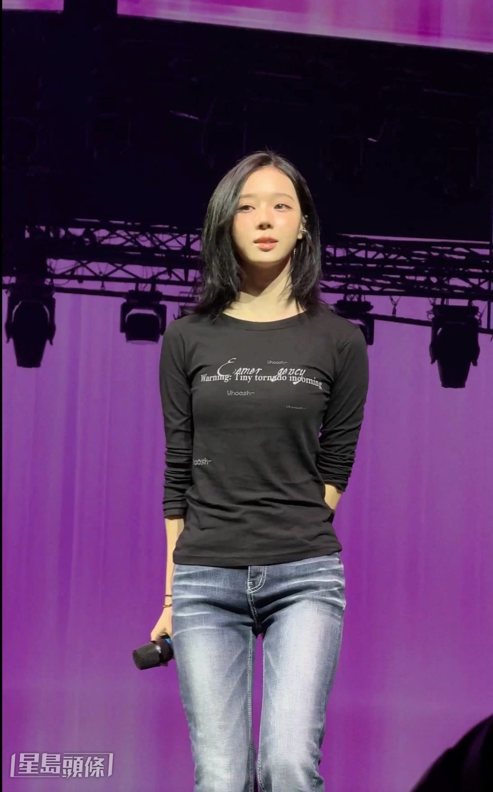 WInter上周六現身綵排時,已苦口苦面。 WInter上周六現身綵排時,已苦口苦面。