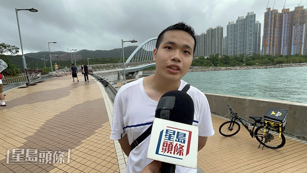 市民孔先生表示，海濱單車徑隧道水浸嚴重，高四至五米左右。