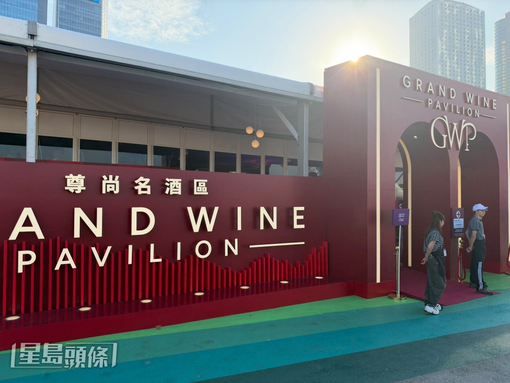 尊尚名酒區與世紀殿堂級佳釀:匯聚全球頂級珍稀佳釀,包括波爾多一級酒莊 Château Mouton Rothschild 1982,以及屈臣氏酒窖每日限量一枝的夢幻逸品 DRC Échezeaux 2018 尊尚名酒區與世紀殿堂級佳釀:匯聚全球頂級珍稀佳釀,包括波爾多一級酒莊 Château Mouton Rothschild 1982,以及屈臣氏酒窖每日限量一枝的夢幻逸品 DRC Échezeaux 2018