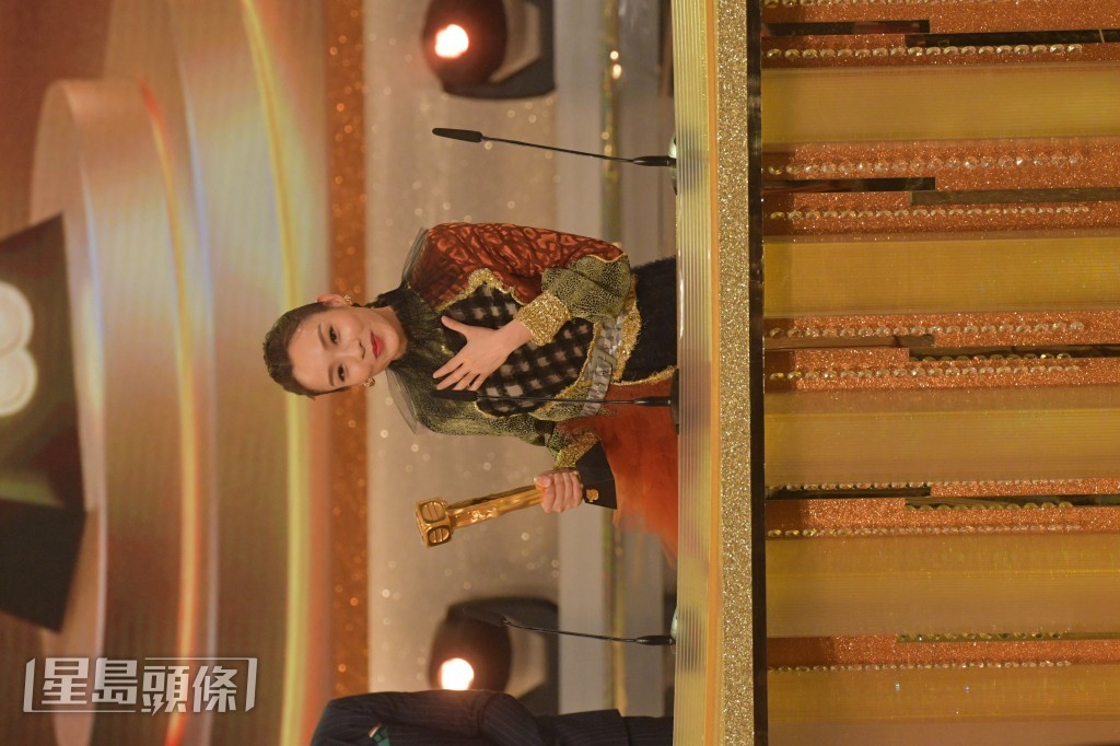 李佳芯憑《愛美麗狂想曲》獲頒《萬千星輝頒獎典禮2021》「最受歡迎電視女角色」。