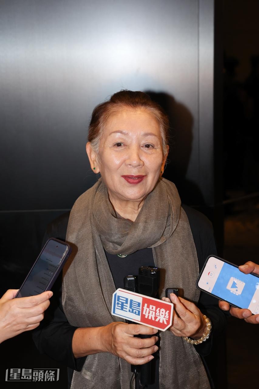 鮑起靜最近與羅家英合演一套由印度導演拍攝的電影。 鮑起靜最近與羅家英合演一套由印度導演拍攝的電影。