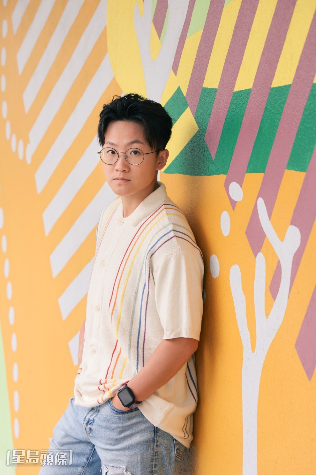 劉倬昕指第一次收到屬於自己的劇本，很開心地在劇本上寫上自己的名字。