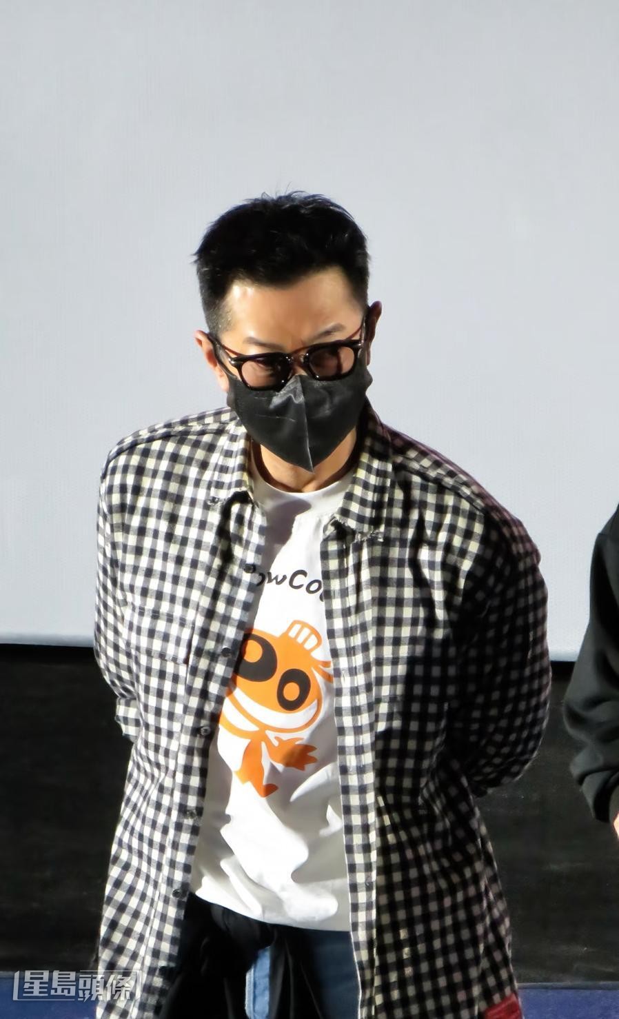 昨日（2日）在內地宣傳時，有指古仔先是戴口罩現身活動。