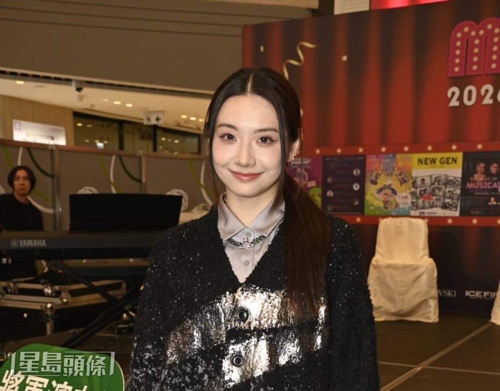 她又透露與公司的經理人合約將在11月底完。 她又透露與公司的經理人合約將在11月底完。