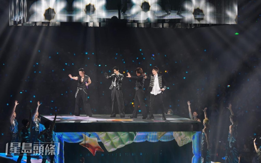 全新巡演「F✦ FOREVER恆星之城」，改以F3姿態開騷，還有加入五月天的阿信同台演出。