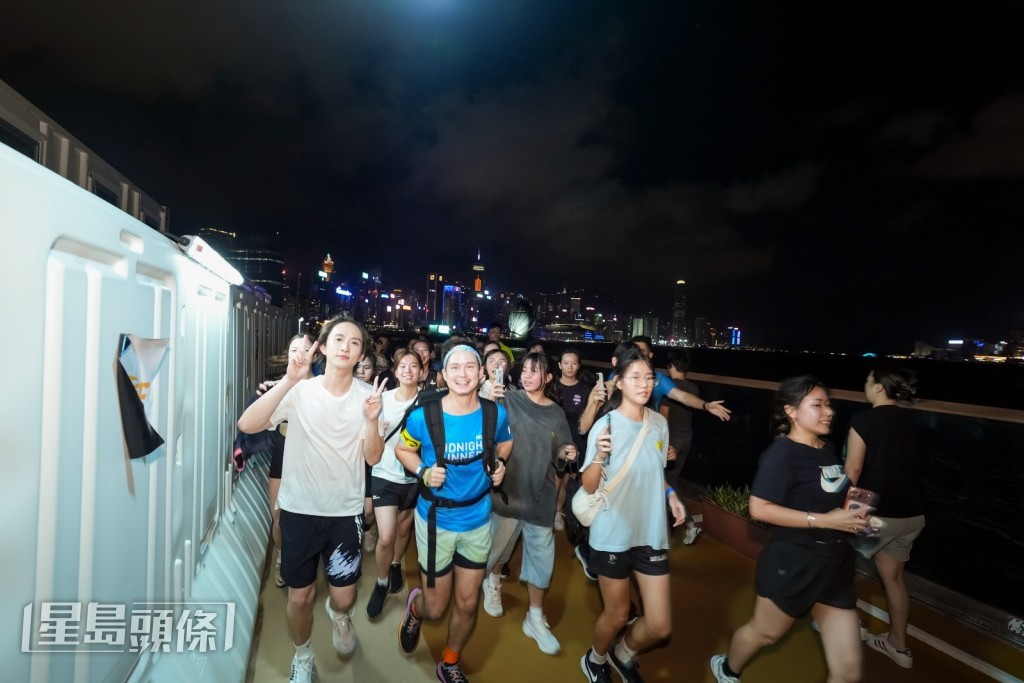 首次在香港夜跑,鋒澤興奮說:「從未想過能看到如此令人放鬆的美景。」 首次在香港夜跑,鋒澤興奮說:「從未想過能看到如此令人放鬆的美景。」