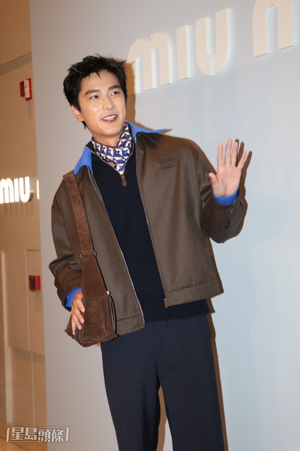 問到是否想有合作的演員，他表示是鍾雪瑩。