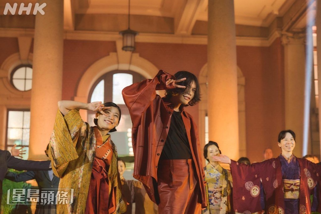 米津玄師在《虎翼》特別篇登場,作為為《紅白》的演出。 米津玄師在《虎翼》特別篇登場,作為為《紅白》的演出。